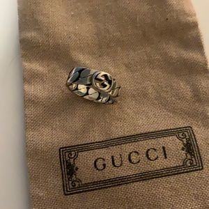 Wide Ring with Interlocking G